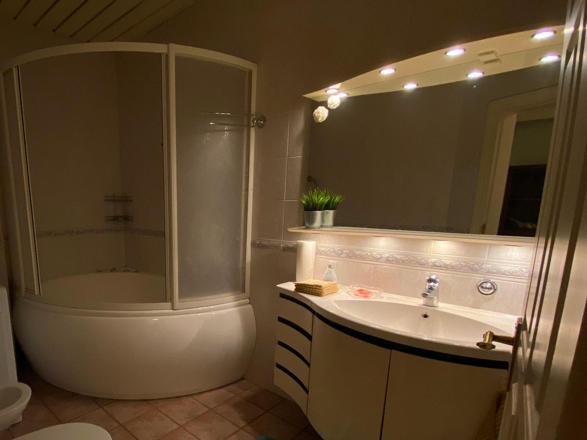 Alunana Lux Jakuzzi Apart, Facade Is Under Renovation, In Riga Art Nouveau Area, Self Check-In 外观 照片
